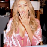 Gigi Hadid 2015 Victorias Secret Fashion Show 18