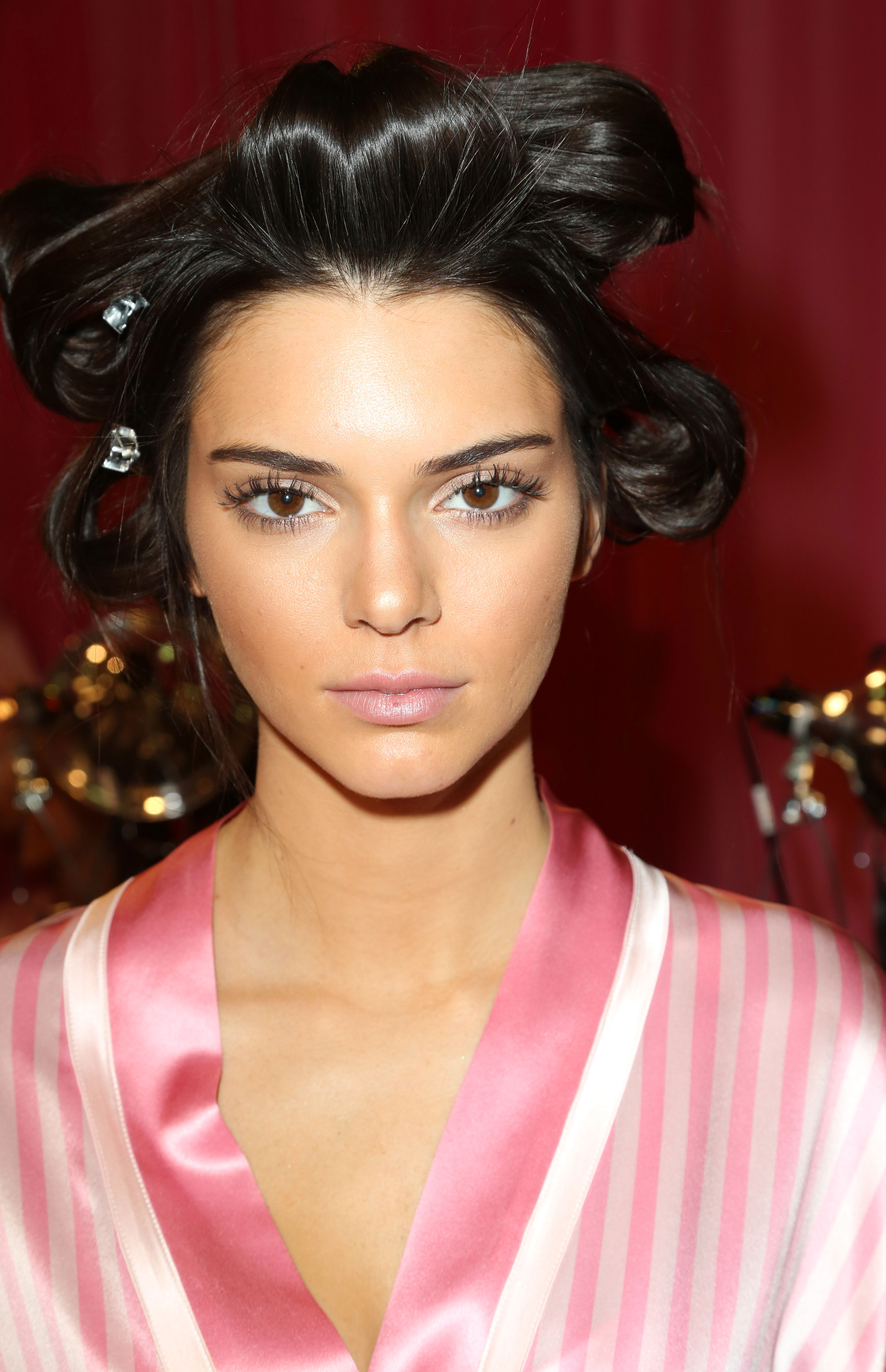 Kendall Jenner 2015 Victorias Secret Fashion Show 20