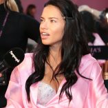 Adriana Lima 2016 Victorias Secret Fashion Show 1