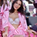 Bella Hadid 2016 Victorias Secret Fashion Show 7