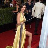 Emily Ratajkowski 74th Golden Globe Awards 14