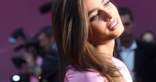 Taylor Hill 2016 Victoria’s Secret Fashion Show