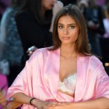 Taylor Hill 2016 Victoria's Secret Fashion Show 5