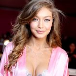 Gigi Hadid 2016 Victoria's Secret Fashion Show 20