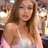 Gigi Hadid 2016 Victoria's Secret Fashion Show 25