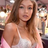 Gigi Hadid 2016 Victoria's Secret Fashion Show 3