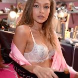 Gigi Hadid 2016 Victoria's Secret Fashion Show 4