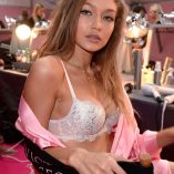 Gigi Hadid 2016 Victoria's Secret Fashion Show 5