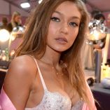 Gigi Hadid 2016 Victoria's Secret Fashion Show 8