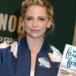 Sarah Michelle Gellar Stirring Up Fun With Food New York Signing 46