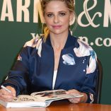 Sarah Michelle Gellar Stirring Up Fun With Food New York Signing 64