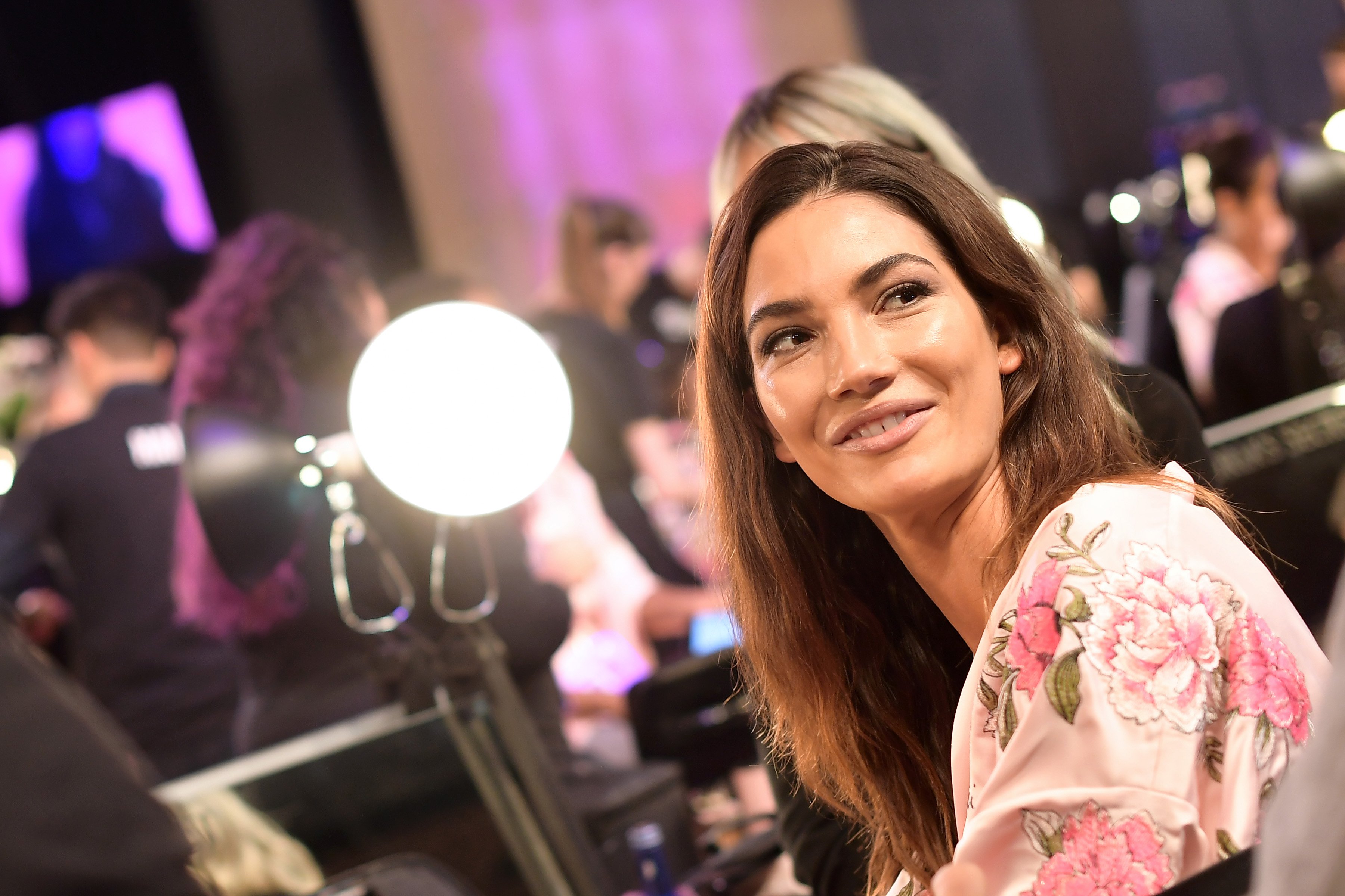 Lily Aldridge 2017 Victoria's Secret Fashion Show - Satiny.org