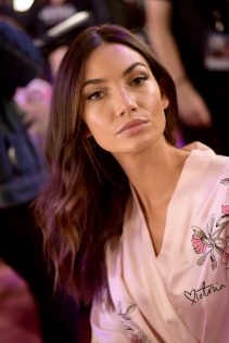 Lily Aldridge 2017 Victoria's Secret Fashion Show 7