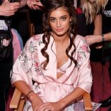 Taylor Hill 2017 Victoria's Secret Fashion Show 1