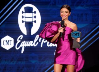 Sarah Hyland 2020 CMT Music Awards 18