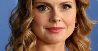 Rose McIver - Satiny.org