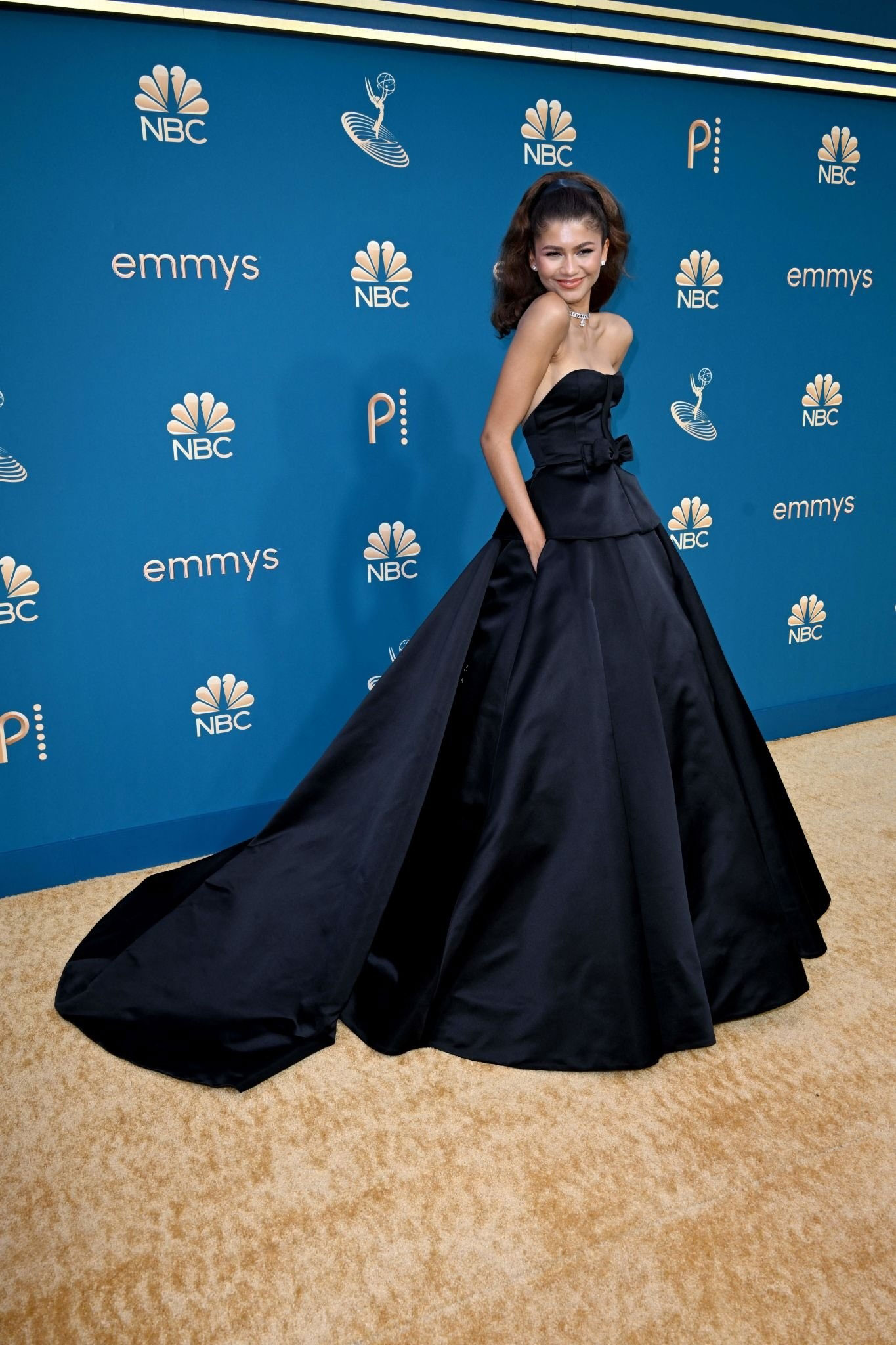 Zendaya 74th Primetime Emmy Awards 1 - Satiny