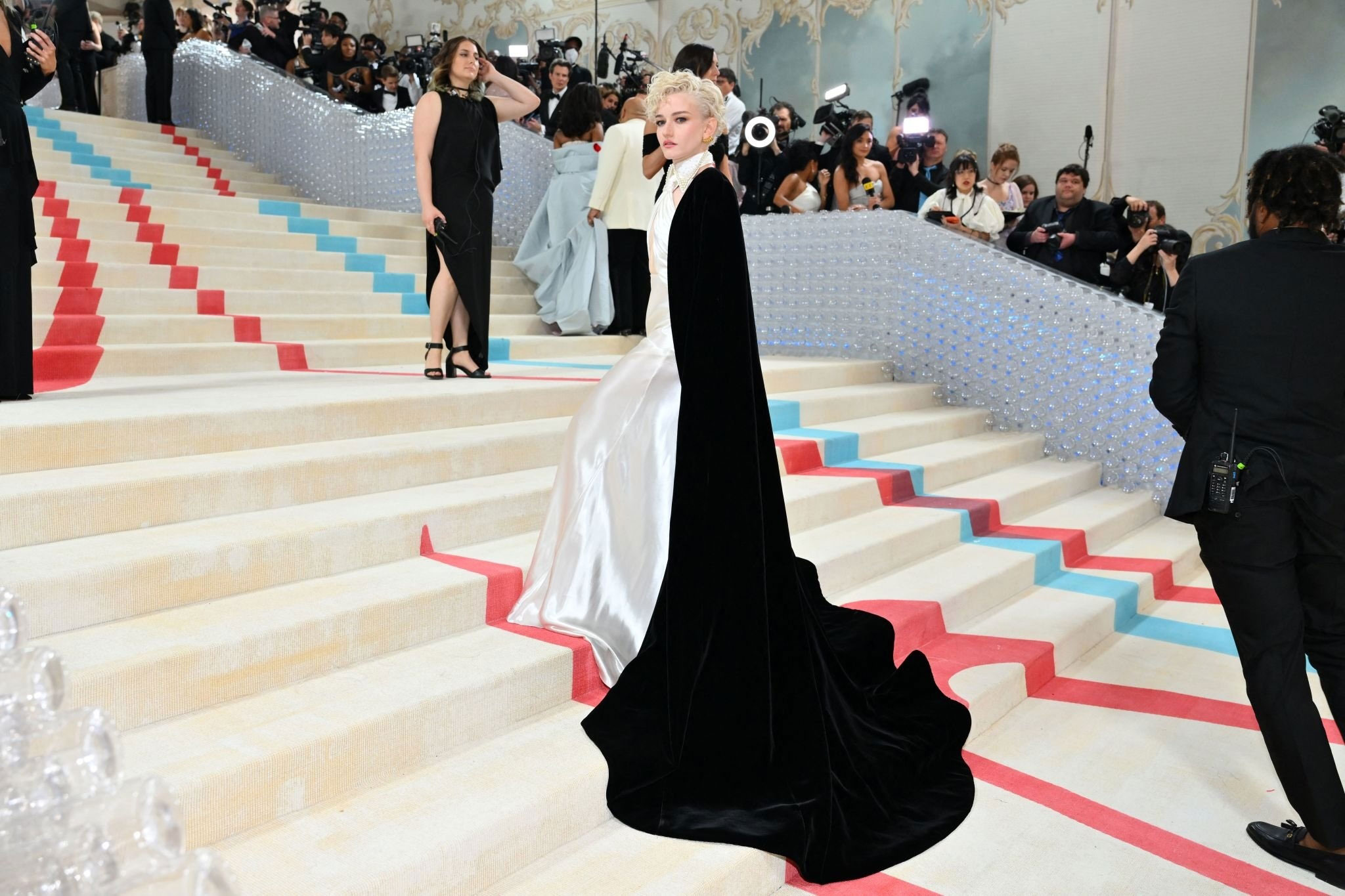 Julia Garner 2023 Met Gala 3 - Satiny.org