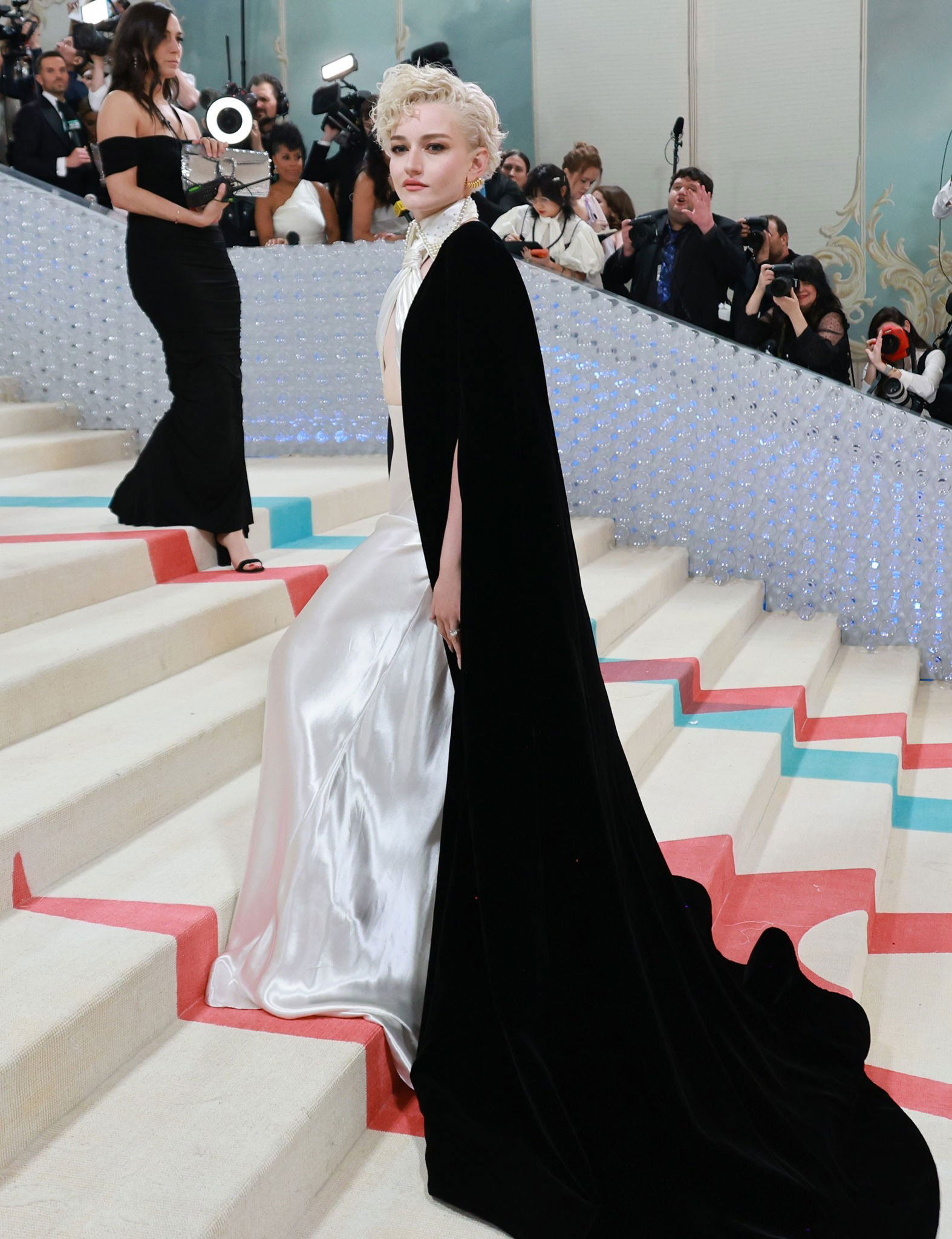 Julia Garner 2023 Met Gala 5 - Satiny.org