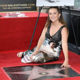Billie Lourd Carrie Fisher Hollywood Walk Of Fame 74