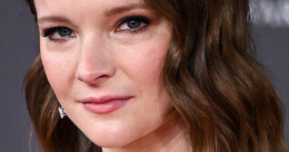 Morfydd Clark - Satiny.org