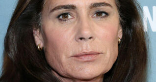 Maura Tierney - Satiny.org