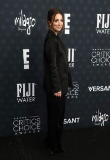 Kaley Cuoco 31st Critics Choice Awards 13