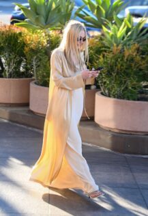 Dakota Fanning The Invite Premiere 3